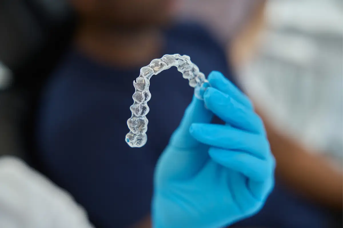 Clear Aligners Helps to fix Overlapping Teeth